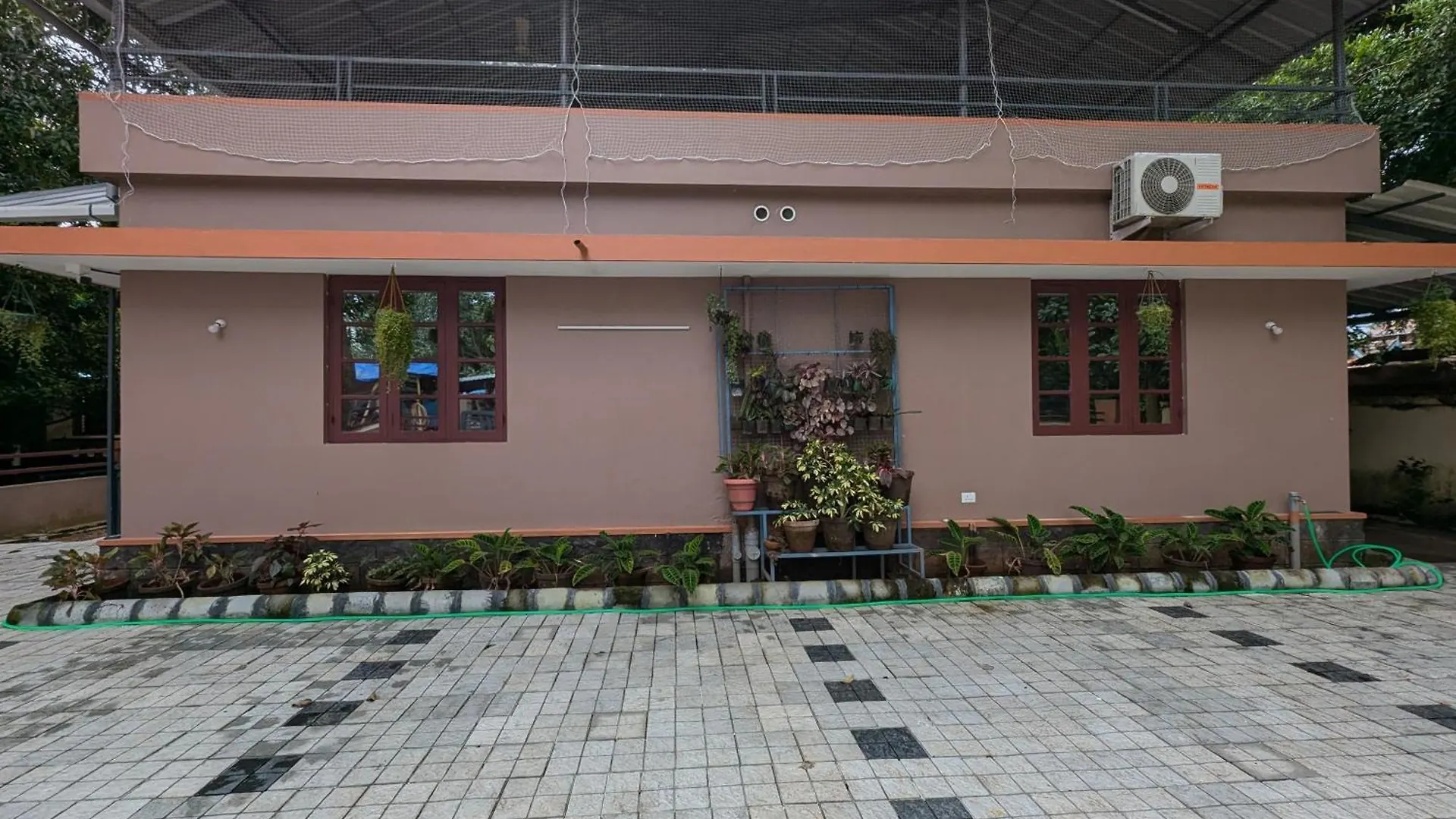 Thekkumkattil Villa Nedumbassery Homestay