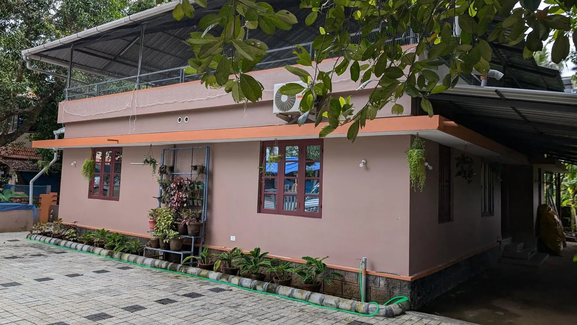Thekkumkattil Villa Nedumbassery 0*,  India