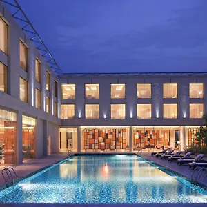 Courtyard By Marriott Kochi Airport Nedumbassery